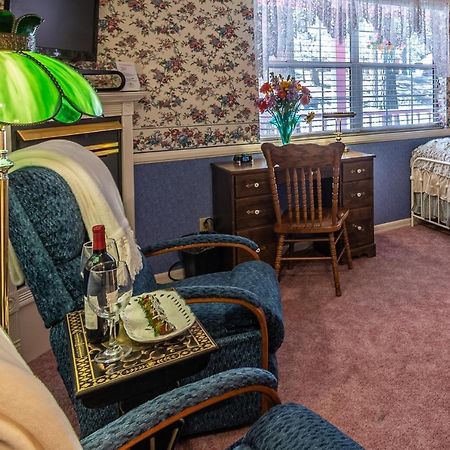 Apples Bed And Breakfast Inn Big Bear Lake Exterior photo