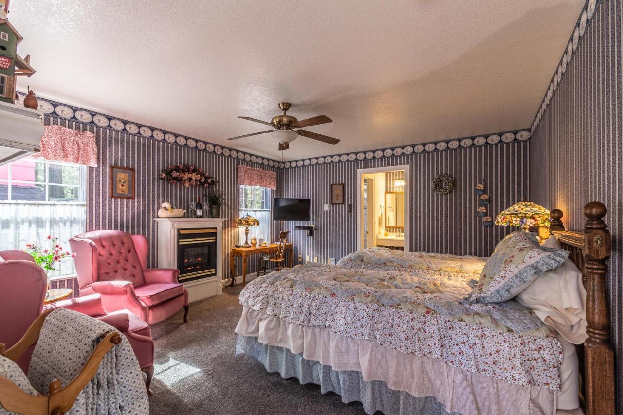 Apples Bed And Breakfast Inn Big Bear Lake Exterior photo