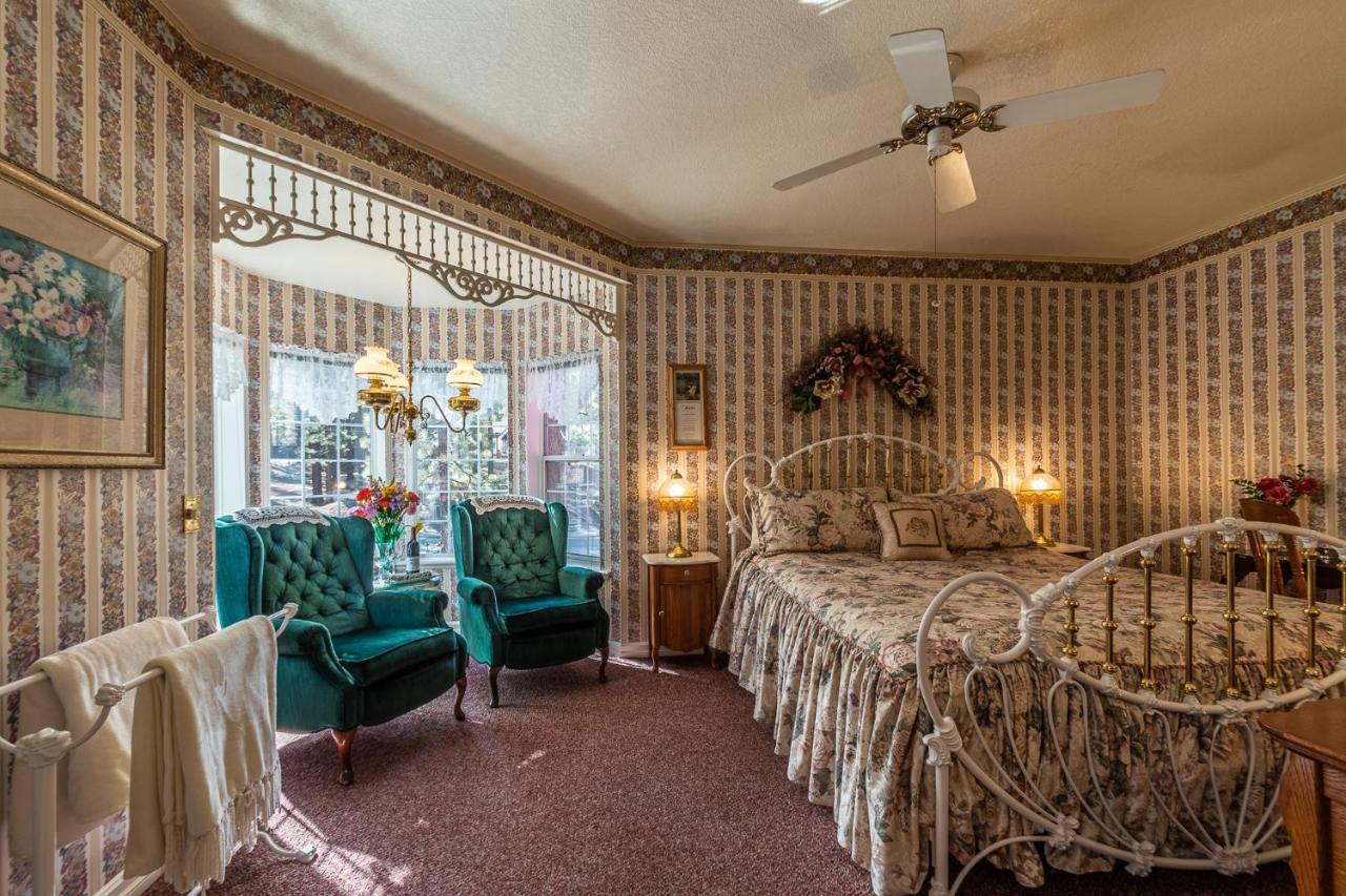 Apples Bed And Breakfast Inn Big Bear Lake Exterior photo
