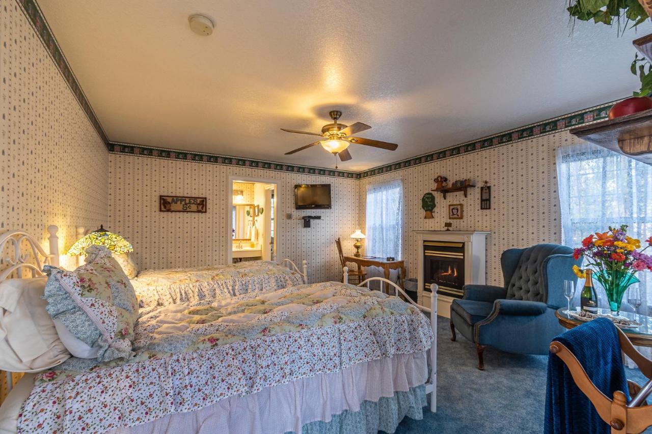 Apples Bed And Breakfast Inn Big Bear Lake Exterior photo
