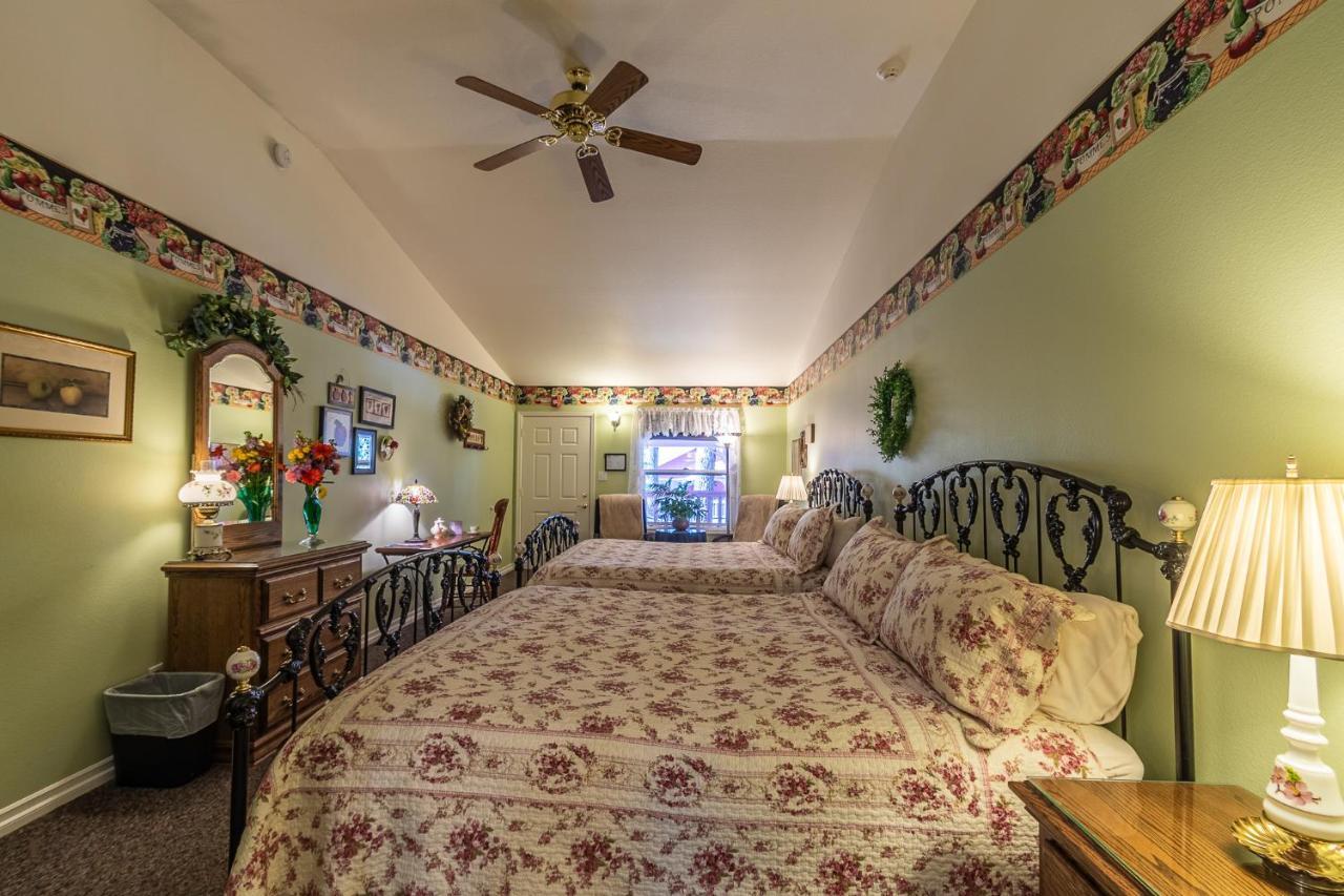 Apples Bed And Breakfast Inn Big Bear Lake Exterior photo