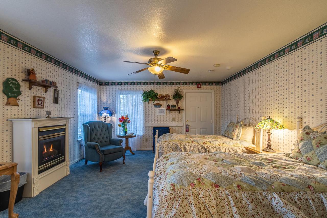 Apples Bed And Breakfast Inn Big Bear Lake Exterior photo