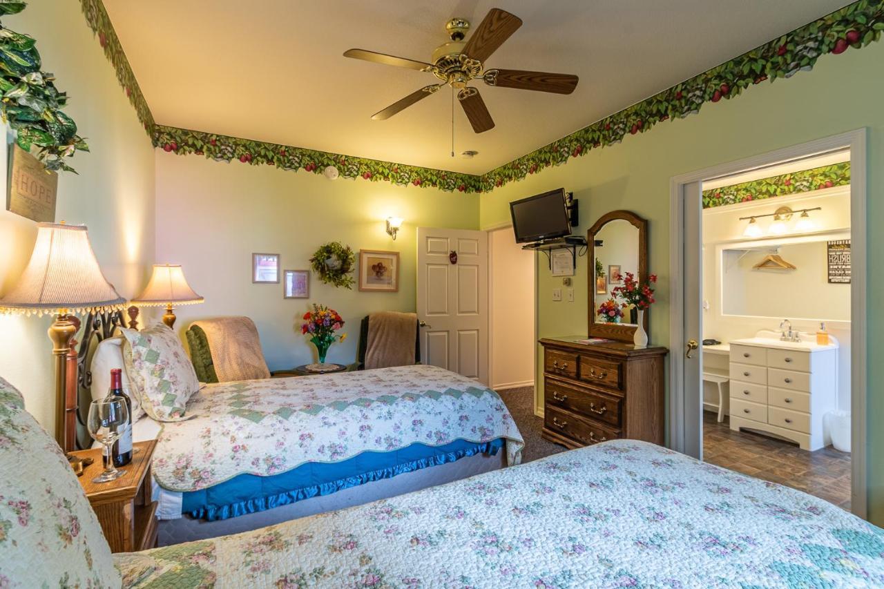 Apples Bed And Breakfast Inn Big Bear Lake Exterior photo