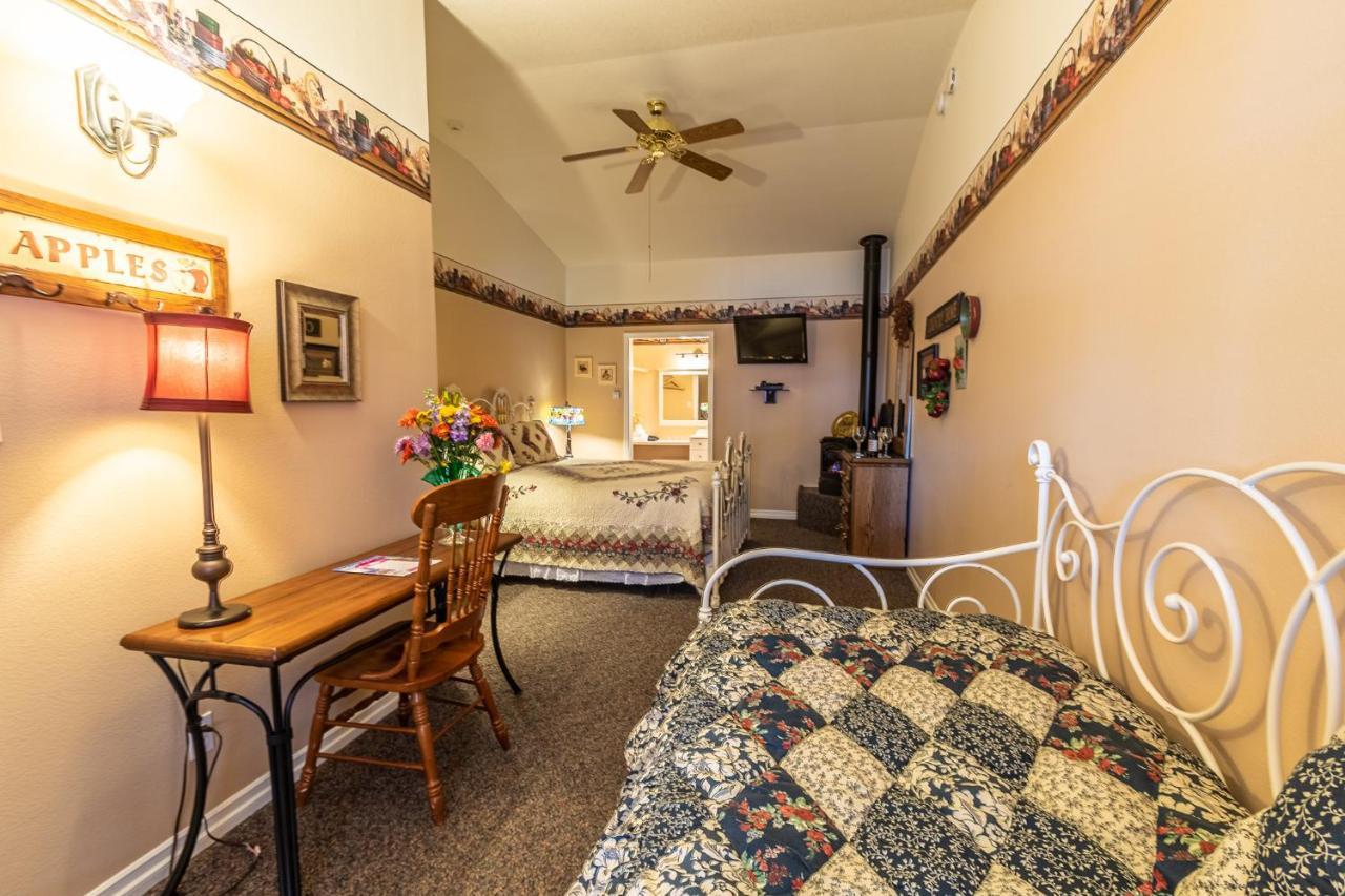 Apples Bed And Breakfast Inn Big Bear Lake Exterior photo