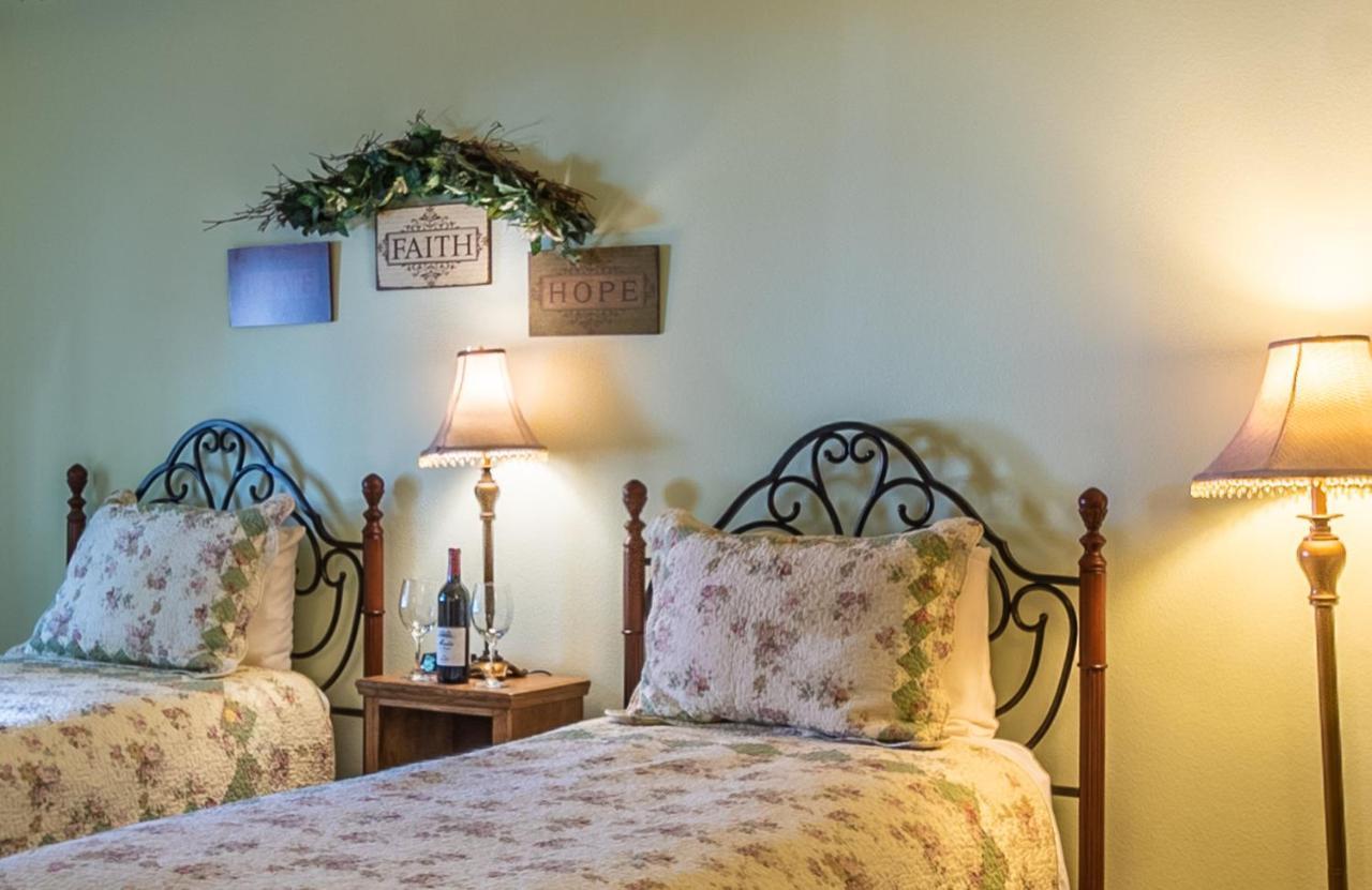Apples Bed And Breakfast Inn Big Bear Lake Exterior photo