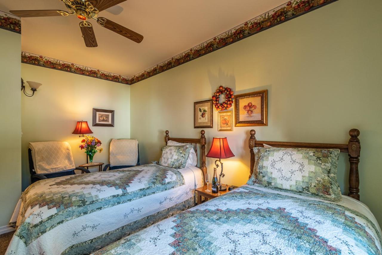 Apples Bed And Breakfast Inn Big Bear Lake Exterior photo